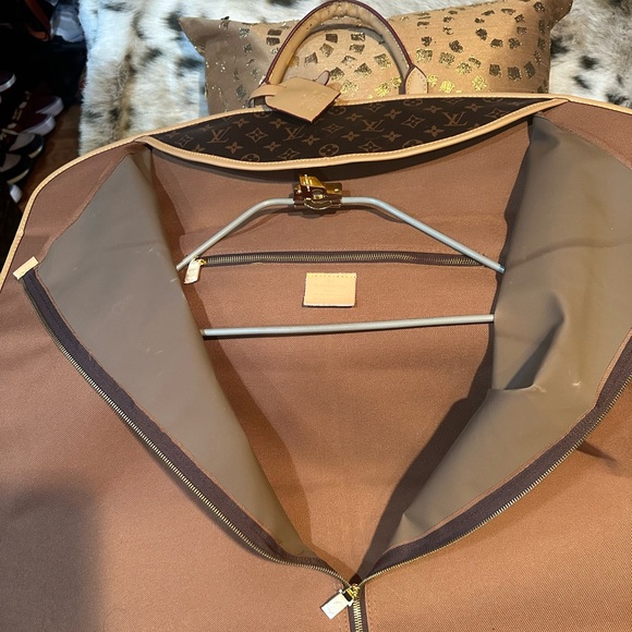 Louis Vuitton M23432 Monogram Canvas
Cloth Hanger/ Garment Cover - Picture 2 of 7